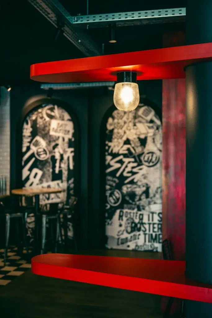 table sur mesure et luminaire - décoration intérieur restaurant - ESKIS architecte